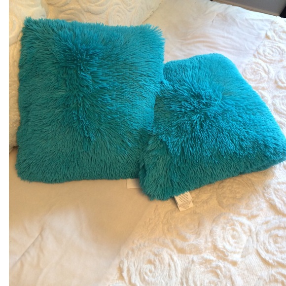 turquoise fluffy pillows